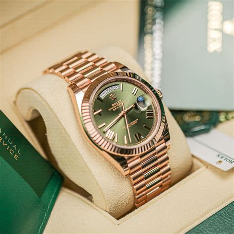 rose gold with edmeralds rolex|Rolex everose gold.